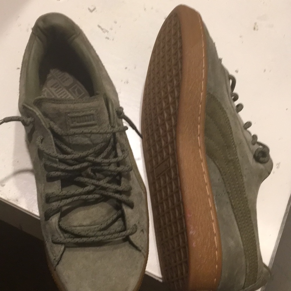 Iam selling pumas that are size 7.5 mintcondition